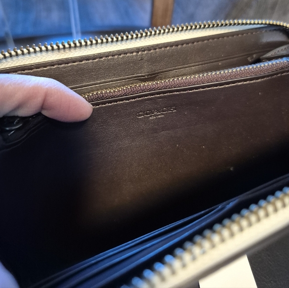 Coach Chalk Accordion Zip Wallet with Tea Rose Appliqué Wallet - Picture 5 of 6